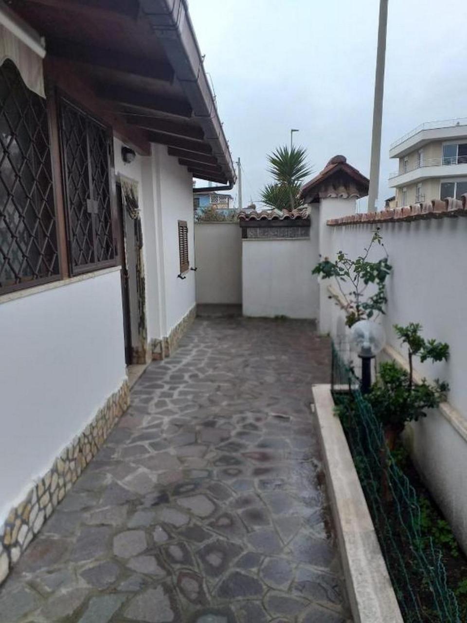 Villino Indipendente Con Cortile Privato 4 P Letto - Sul Mare Vicino Aeroporto E Fiera Fiumicino